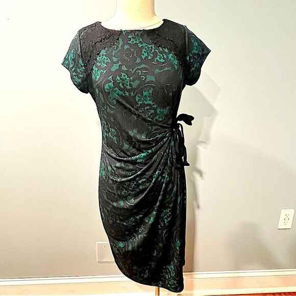 A Pea in the Pod Maternity Black & Green Lace Print Side Tie Jersey Dress Small - Picture 1 of 7